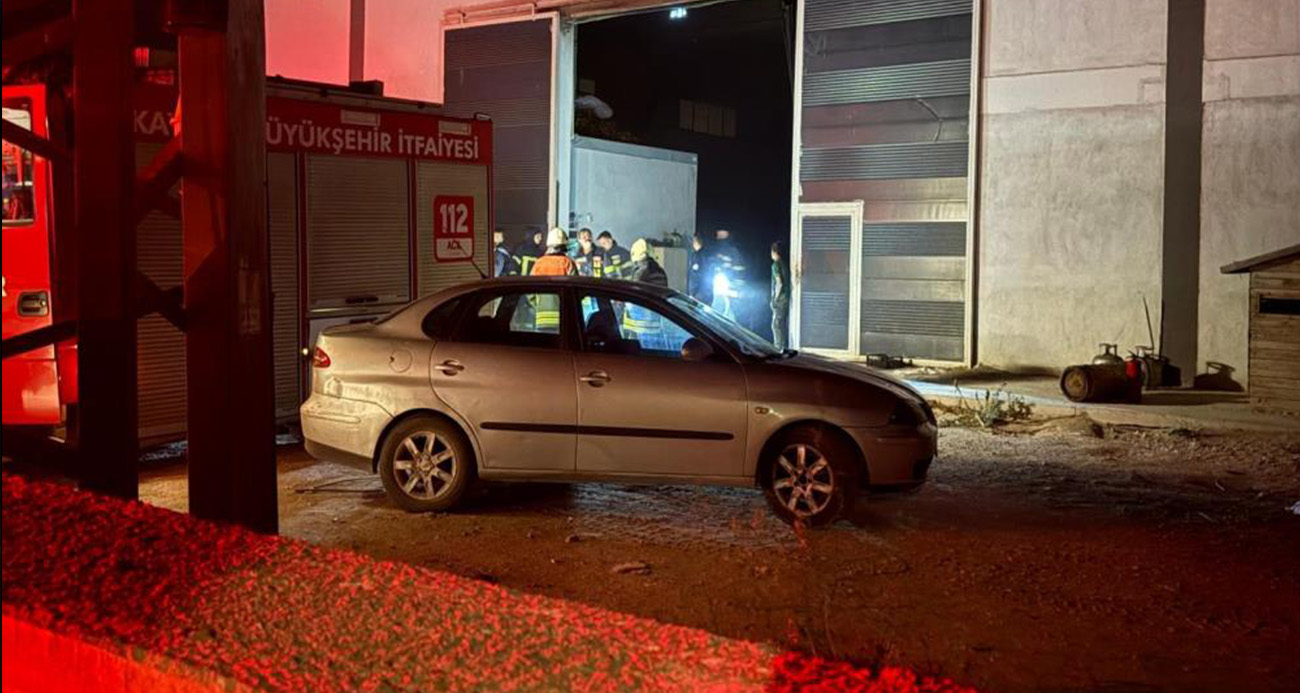 Plastik fabrikasında çıkan yangında 1 işçi zehirlendi