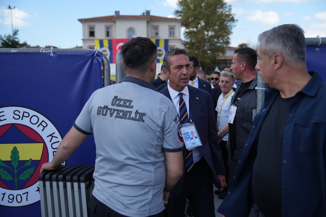 Fenerbahçe’de olağanüstü seçimli genel kurul toplantısı başladı