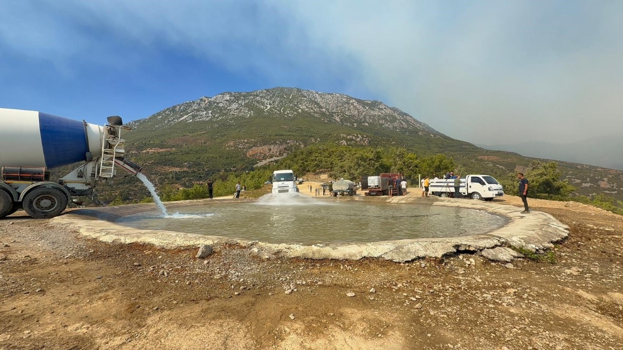 Alanya’da ormanlık alan yangınları kontrol altına alınmaya çalışılıyor
