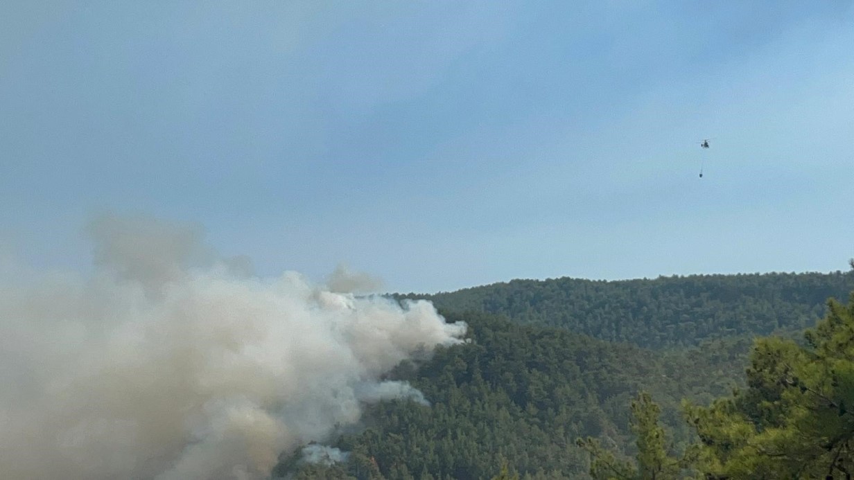 Alanya’da ormanlık alan yangınları kontrol altına alınmaya çalışılıyor