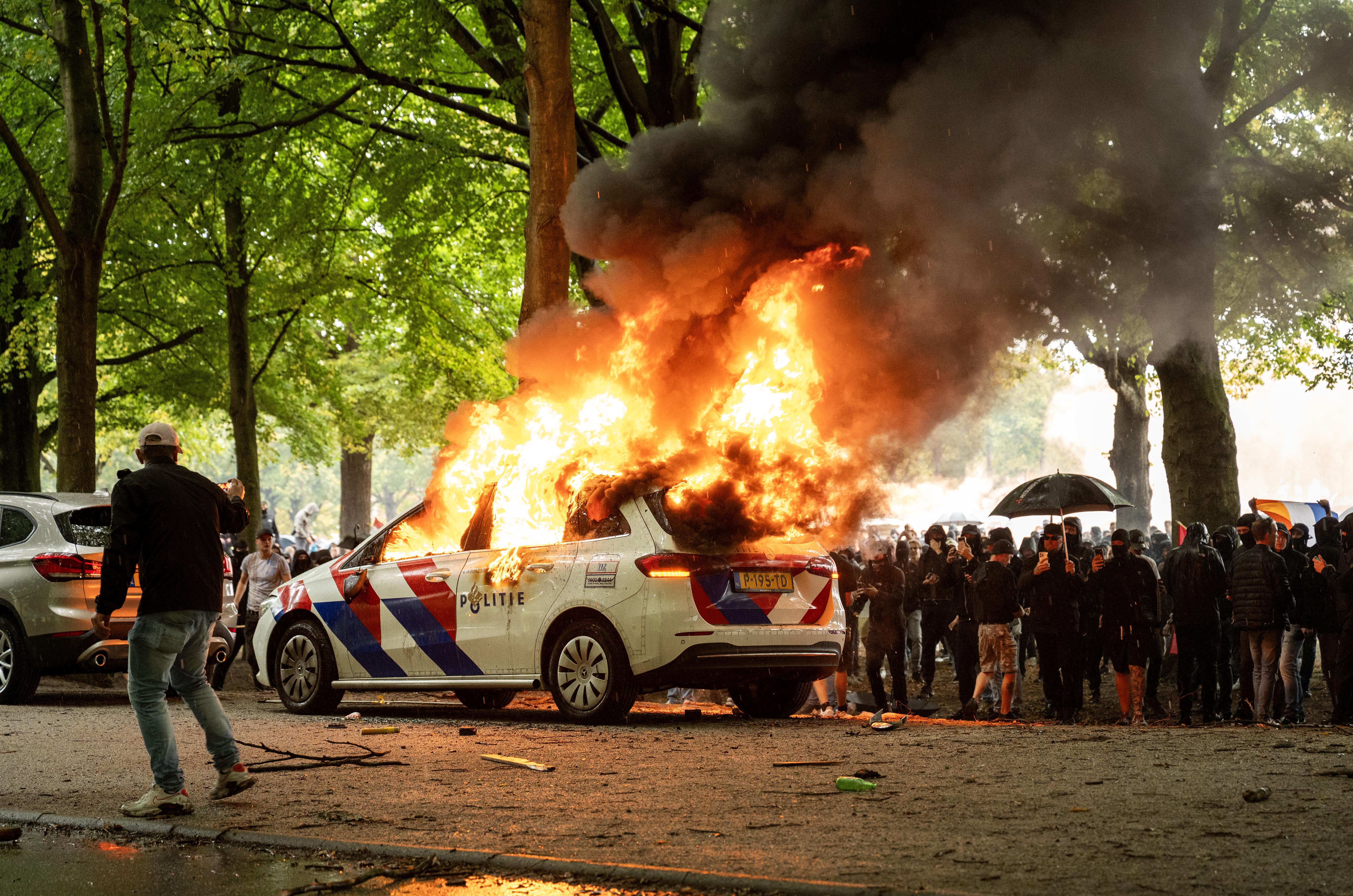 Hollanda’da göçmenlik karşıtı gösterilerde protestocular polisle çatıştı