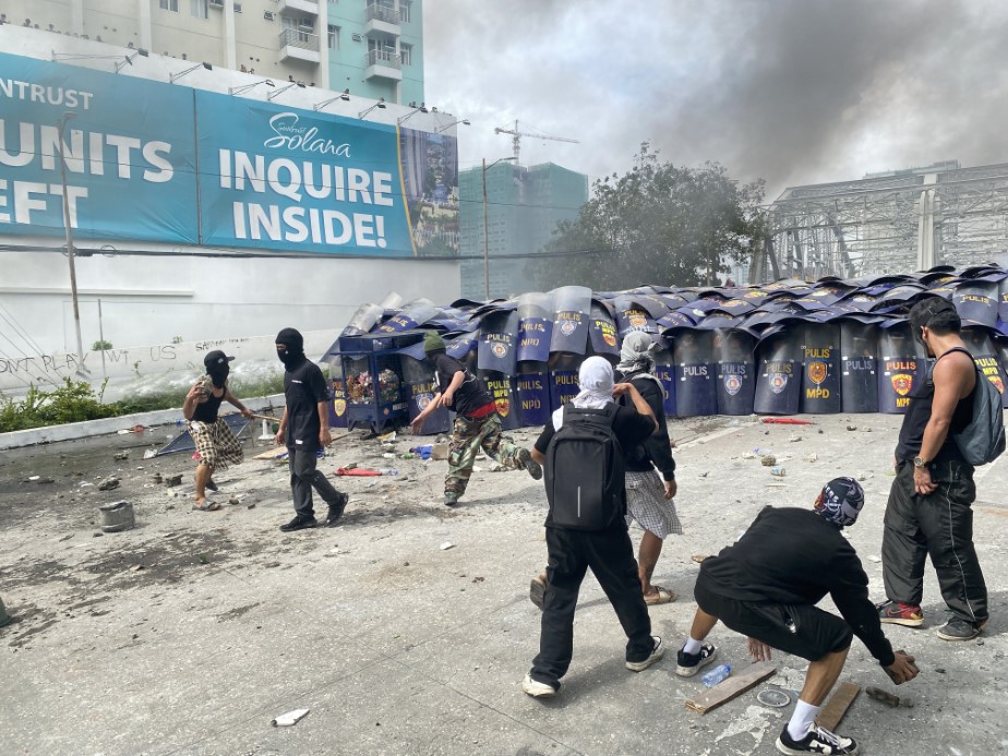 Filipinler’de on binlerce kişi yolsuzluk protestosu için sokaklara döküldü
