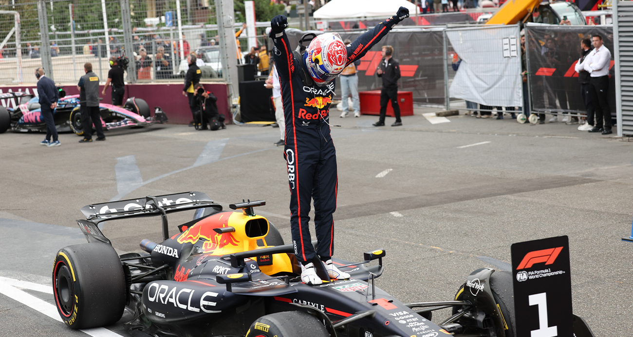 Azerbaycan’da kazanan Max Verstappen