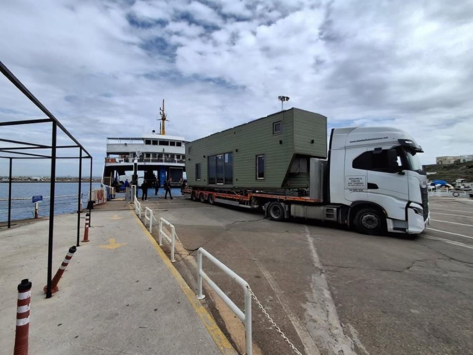 Bozcaada’da kaçak yapılan ’tiny house’lar yıkılıyor