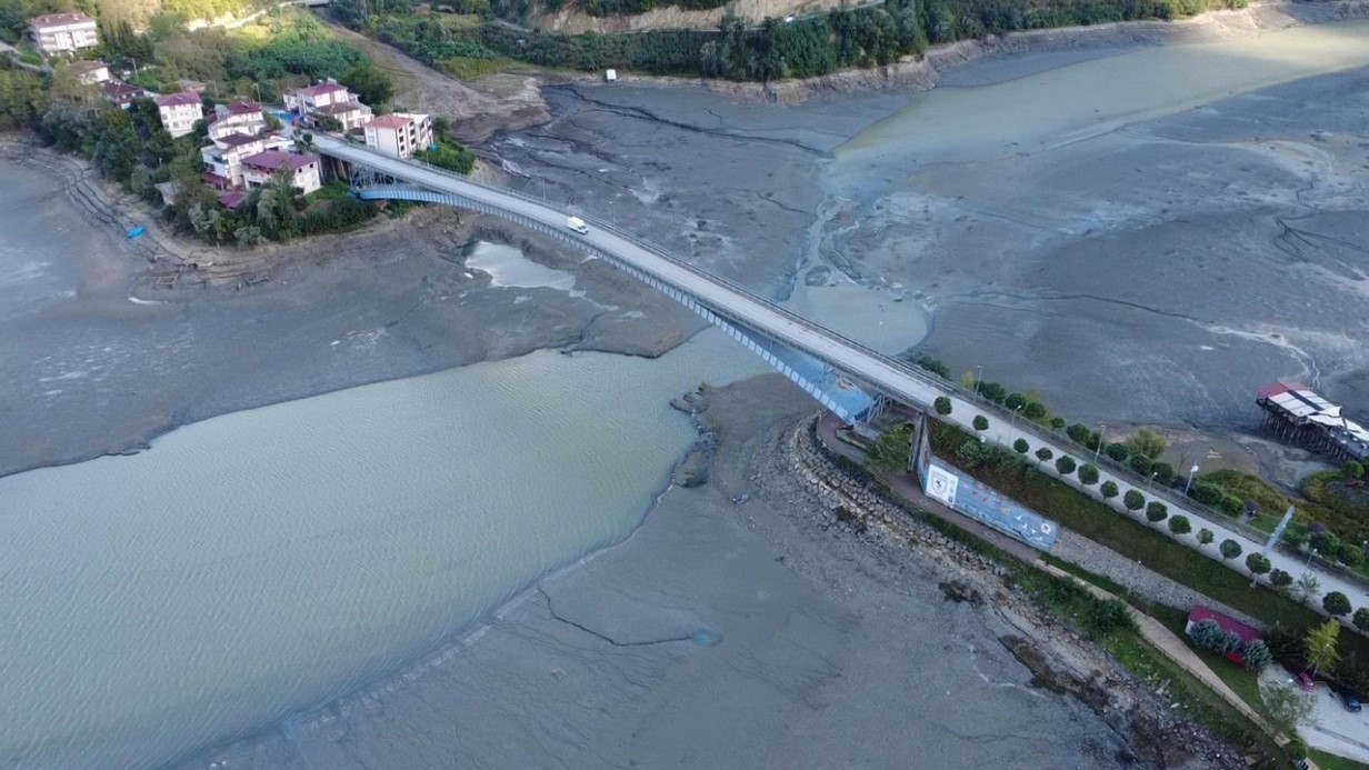 "Saklı cennet" Ayvacık’ta baraj suları çekildi, kara ortaya çıktı