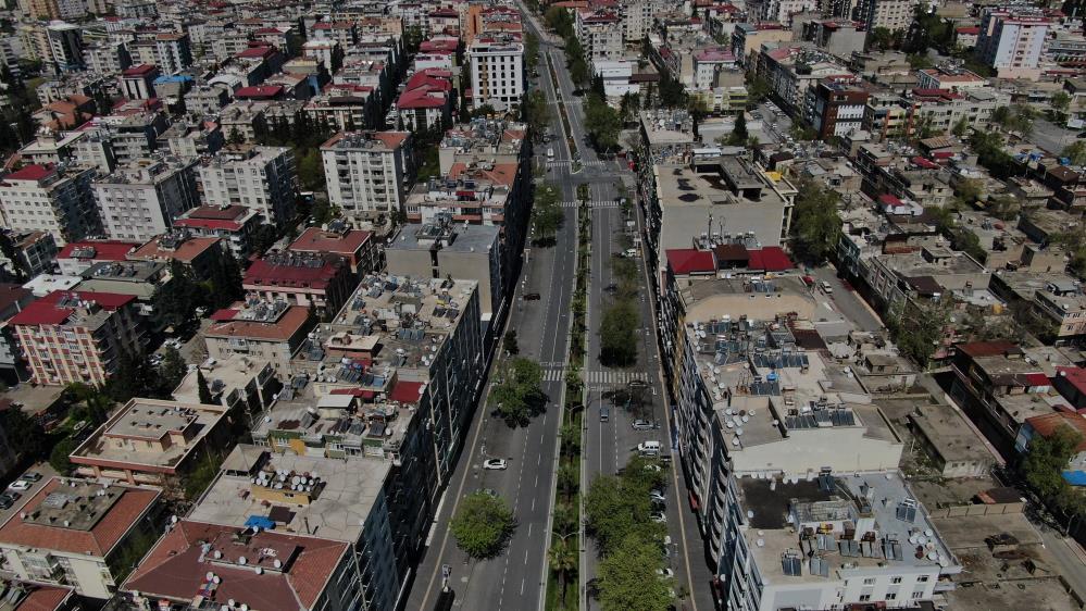 Deprem öncesi ve sonrası bir şehrin değişimi: Yıkılan yapıların yerine yeni projeler yükseliyor