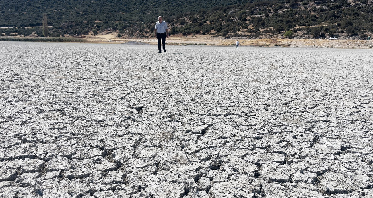 Türkiye’nin 4’üncü büyük gölü kuraklık nedeniyle ortadan ikiye bölündü