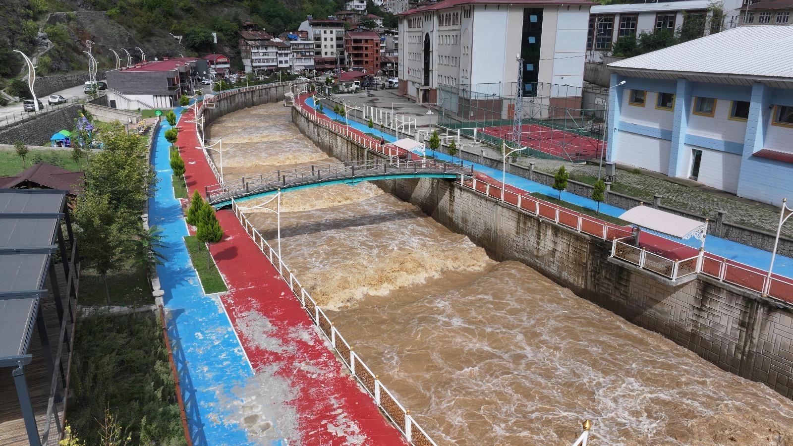 Artvin’de derelerdeki taşkın önlemleri can ve mal kaybını önledi