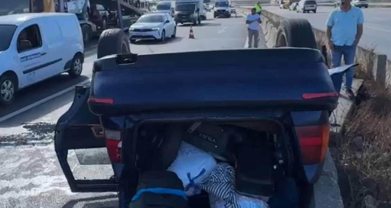 Kocaeli’de oto çekiciyle çarpışan otomobil devrildi: 3 yaralı