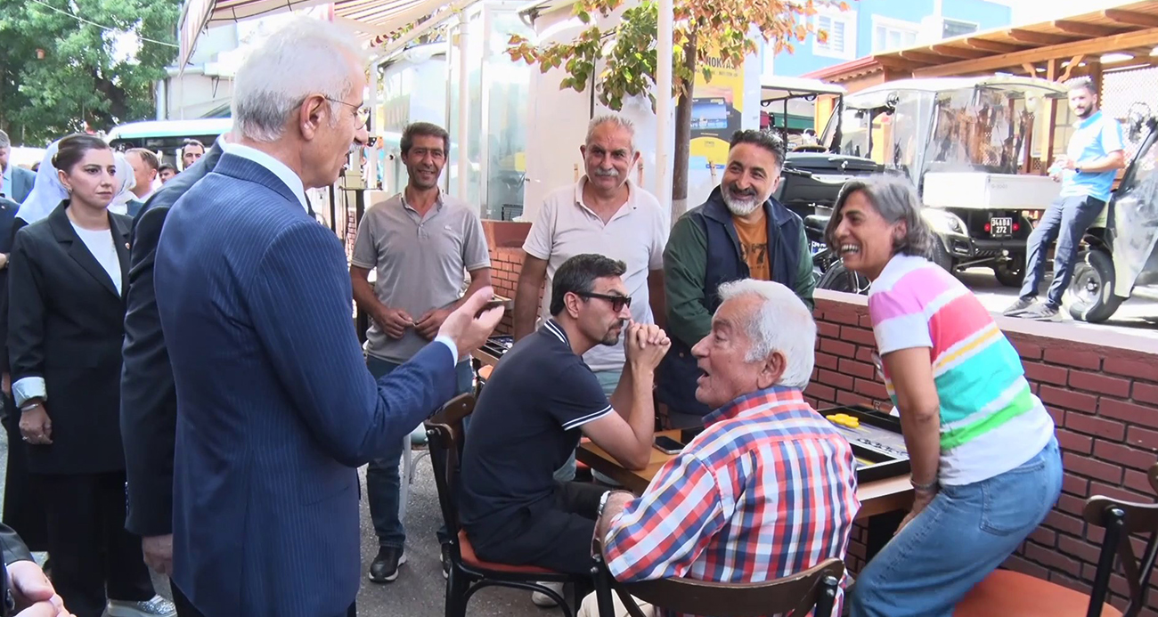 Ulaştırma ve Altyapı Bakanı Uraloğlu Adalar’da esnafla buluştu