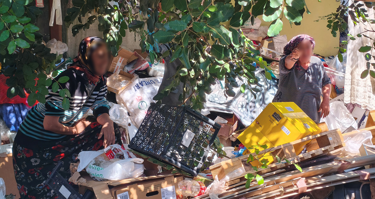 Çöp eve temizliğe gelen belediye ekiplerine zor anlar yaşattı