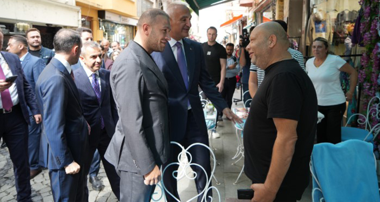 Kültür ve Turizm Bakanı Ersoy, İstiklal Caddesi esnafını ziyaret etti