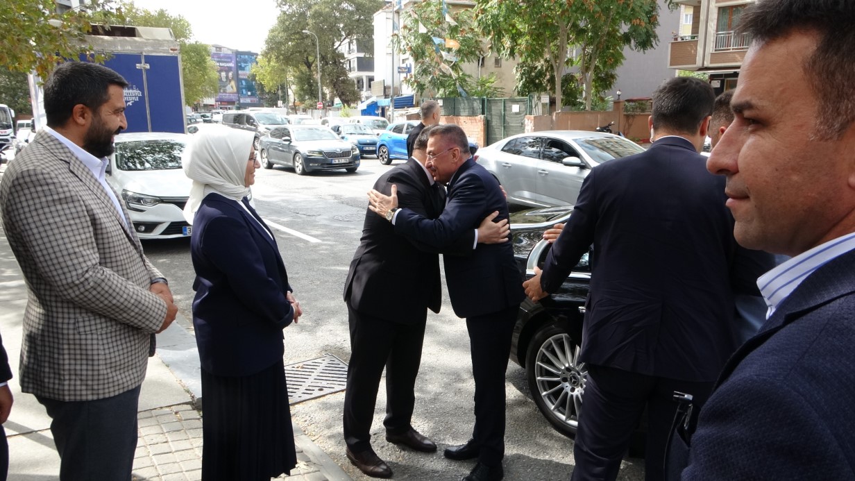 AK Partili Oktay, Sancaktape’de esnafı ve şehit ailesini ziyaret etti