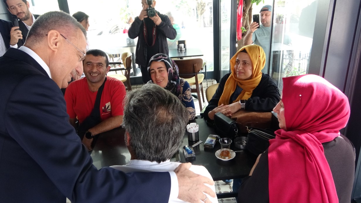 AK Partili Oktay, Sancaktape’de esnafı ve şehit ailesini ziyaret etti