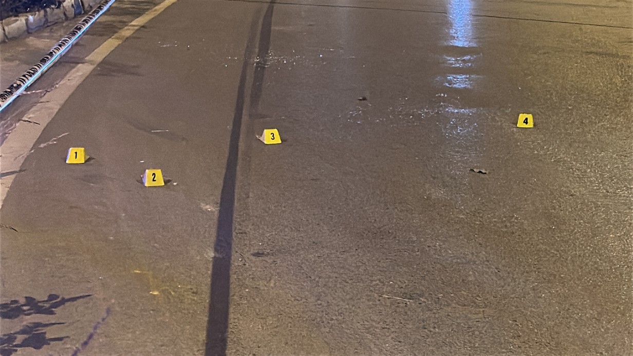 Sultanbeyli’de seyir halindeki araca silahlı saldırı: 1 ağır yaralı