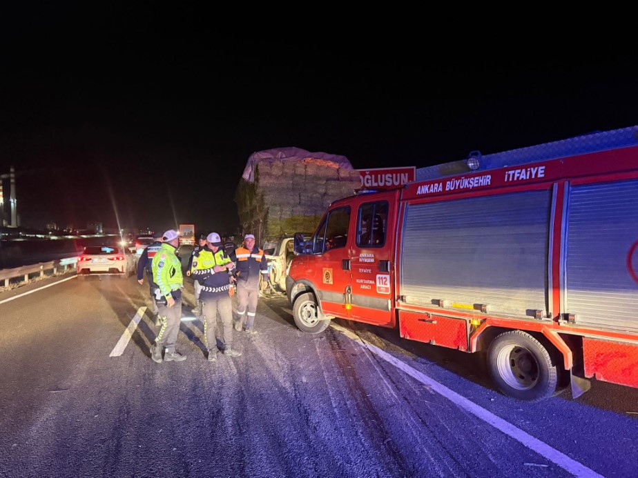 Polatlı’da hafif ticari araç kamyonun altına girdi: 2 ölü, 1 yaralı