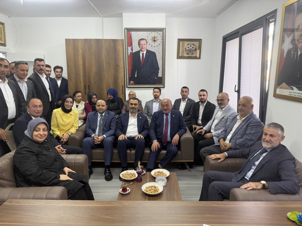 AK Parti Mersin Milletvekili Nureddin Nebati, Avcılar’da vatandaşlarla buluştu
