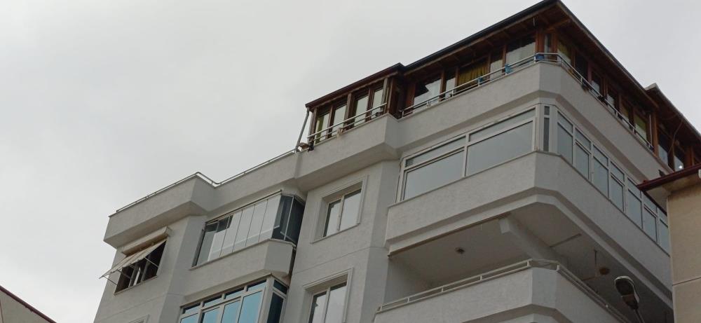 Ünlü sanatçı Güllü evinin terasından düşerek hayatını kaybetti