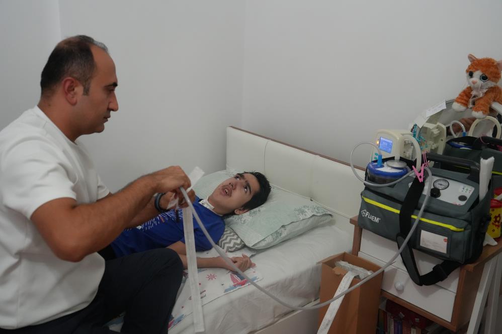 Bademcik ameliyatı sonrası engelli kalan küçük Hüseyin’in ailesi ilk kez konuştu: 