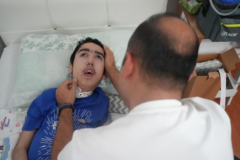 Bademcik ameliyatı sonrası engelli kalan küçük Hüseyin’in ailesi ilk kez konuştu: 