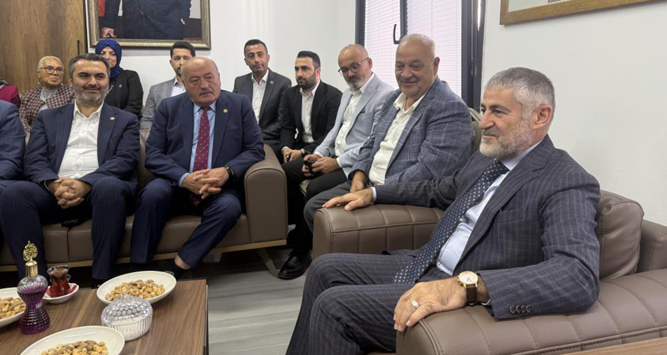AK Parti Mersin Milletvekili Nureddin Nebati, Avcılar’da vatandaşlarla buluştu