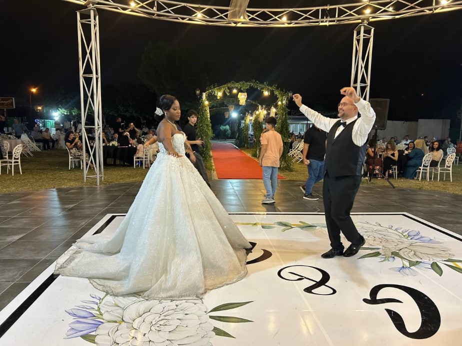 Hatay’ın Ganalı gelini Gifty, davul zurna eşliğinde gerçekleşen düğününün tadını çıkarttı