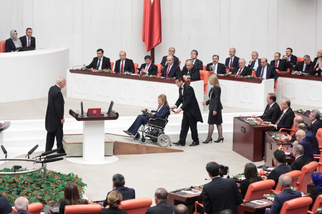 Azmin zaferi...29 yıl sonra ayağa kalkıp röportaj verdi