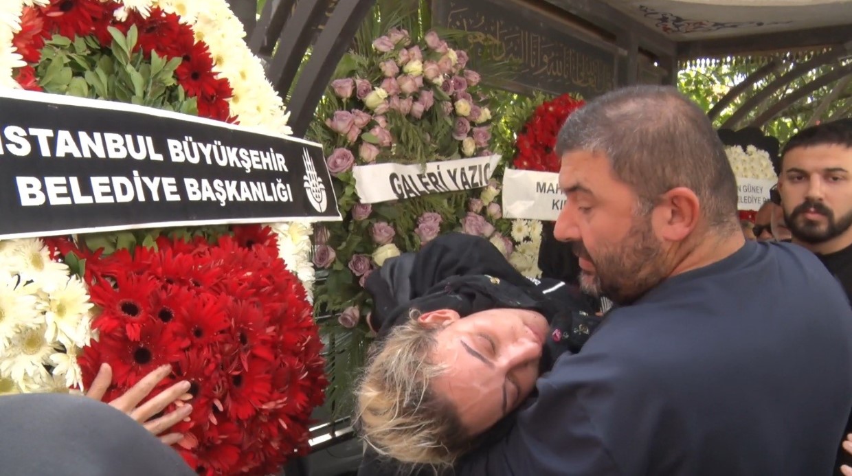 Arabesk müziğin usta ismi Güllü'nün kızı cenaze töreninde fenalık geçirdi