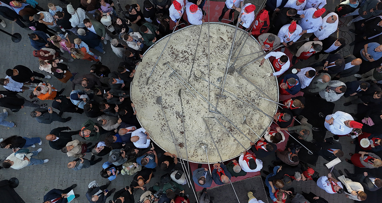 Türkiye’nin en büyük tenceresinde 6 ton pilav pişirildi