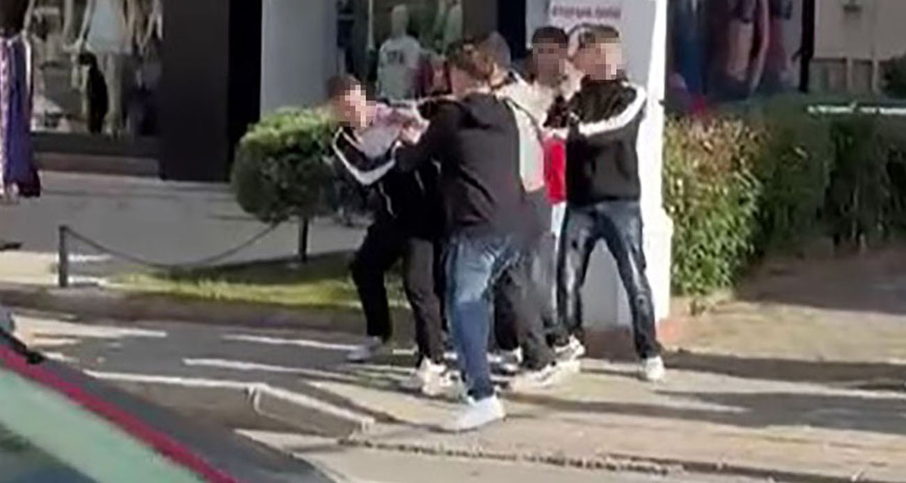 Gençler arasındaki tekme ve yumruklu kavga