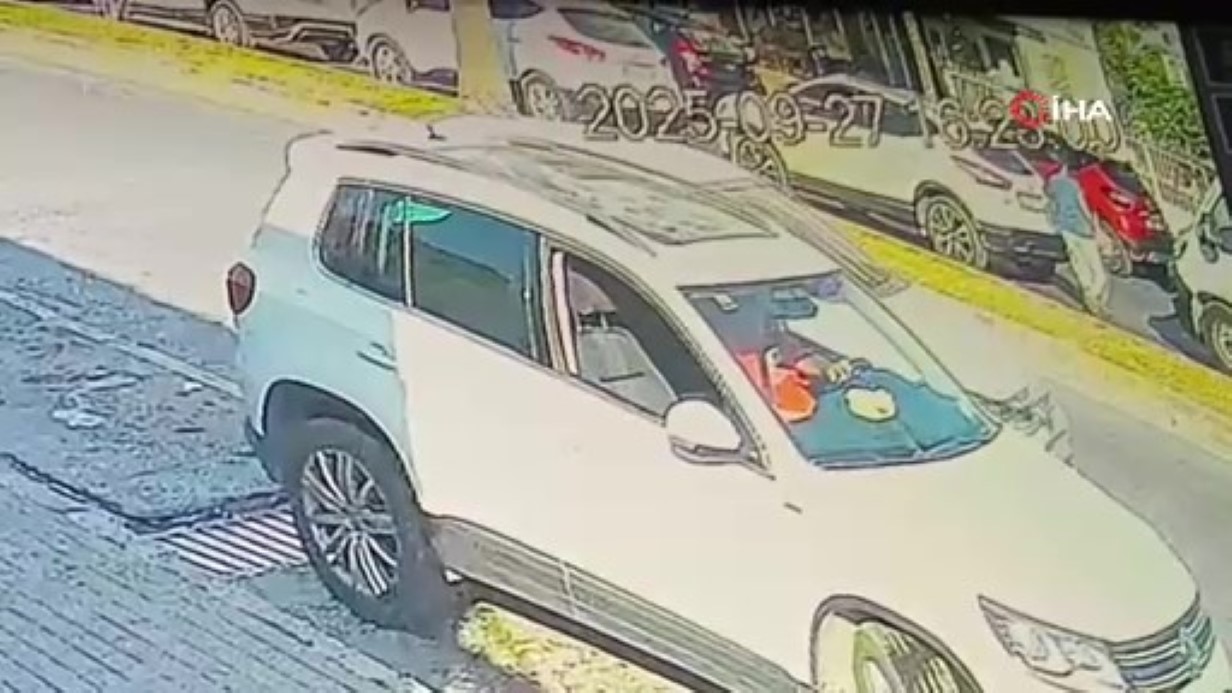 Kendisini bekleyen araca koşarken otomobil çarptı: O anlar güvenlik kamerasında