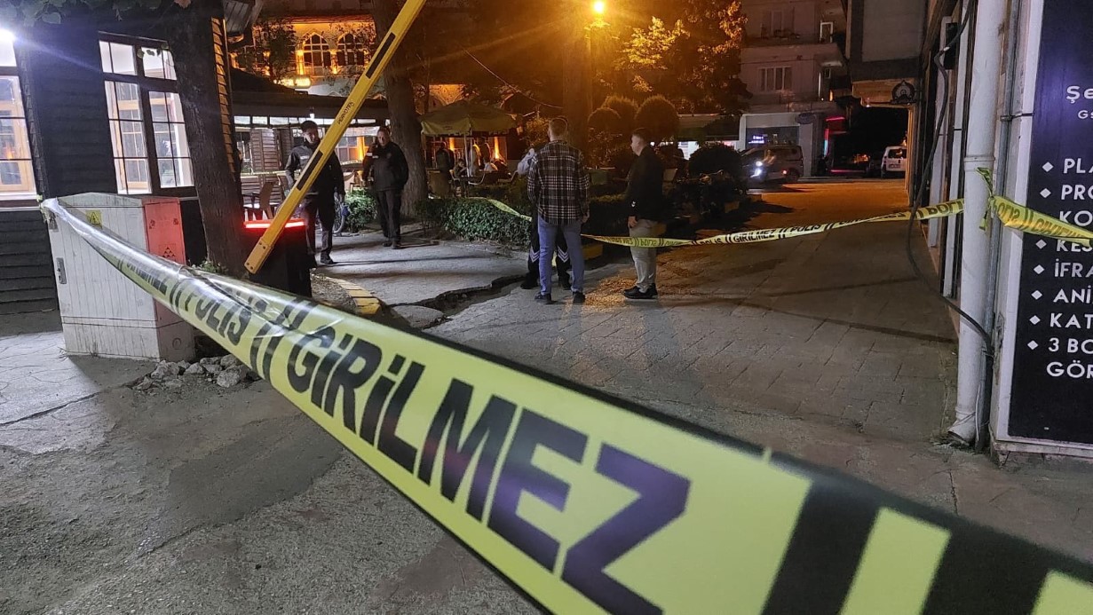 "Kızıma uyuşturucu sattın" diyerek kurşun yağdırdı: 1 yaralı
