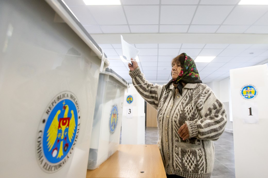 Moldova halkı, genel seçimler için sandık başında