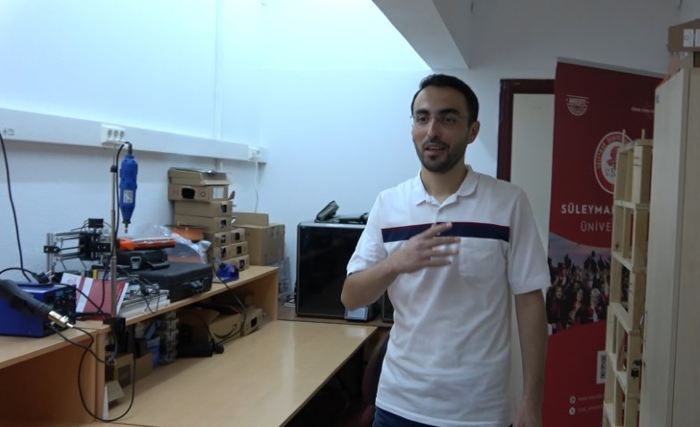 Kendini deprem anında enkazda hisseden mühendis, hayat kurtaran sistem geliştirdi