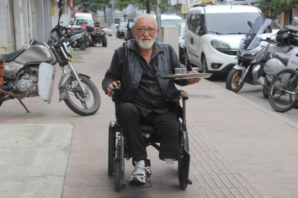 Kazada bacağını kaybetti, 50 yıllık mesleğini bırakmadı