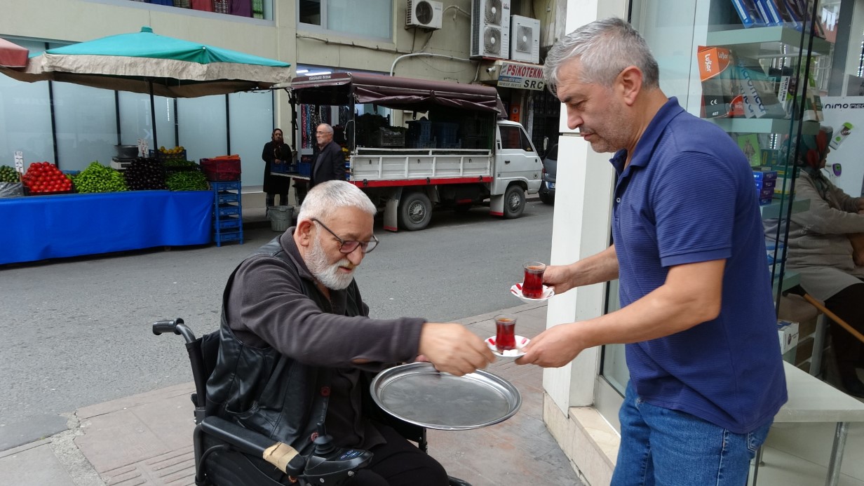 Kazada bacağını kaybetti, 50 yıllık mesleğini bırakmadı