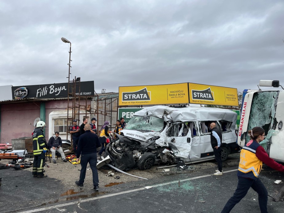 Tekirdağ'da korkunç kaza: 3 ölü, 9 yaralı