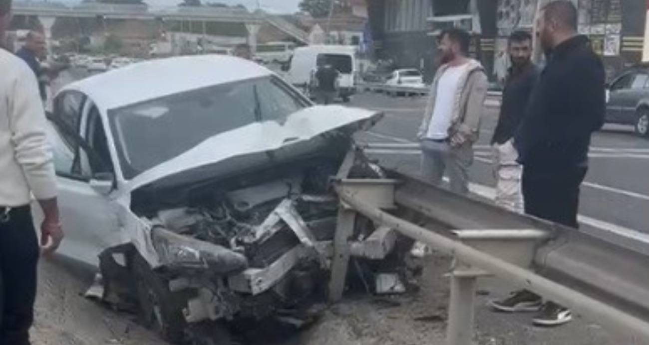 Otomobil bariyerlere saplandı, facianın eşiğinden dönüldü