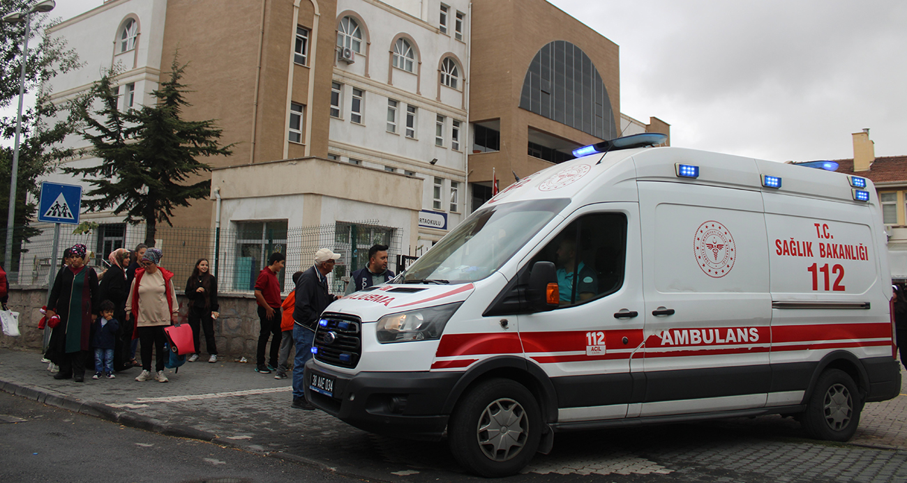 Yangın ziline basınca okulda izdiham çıktı: 15 öğrenci yaralı