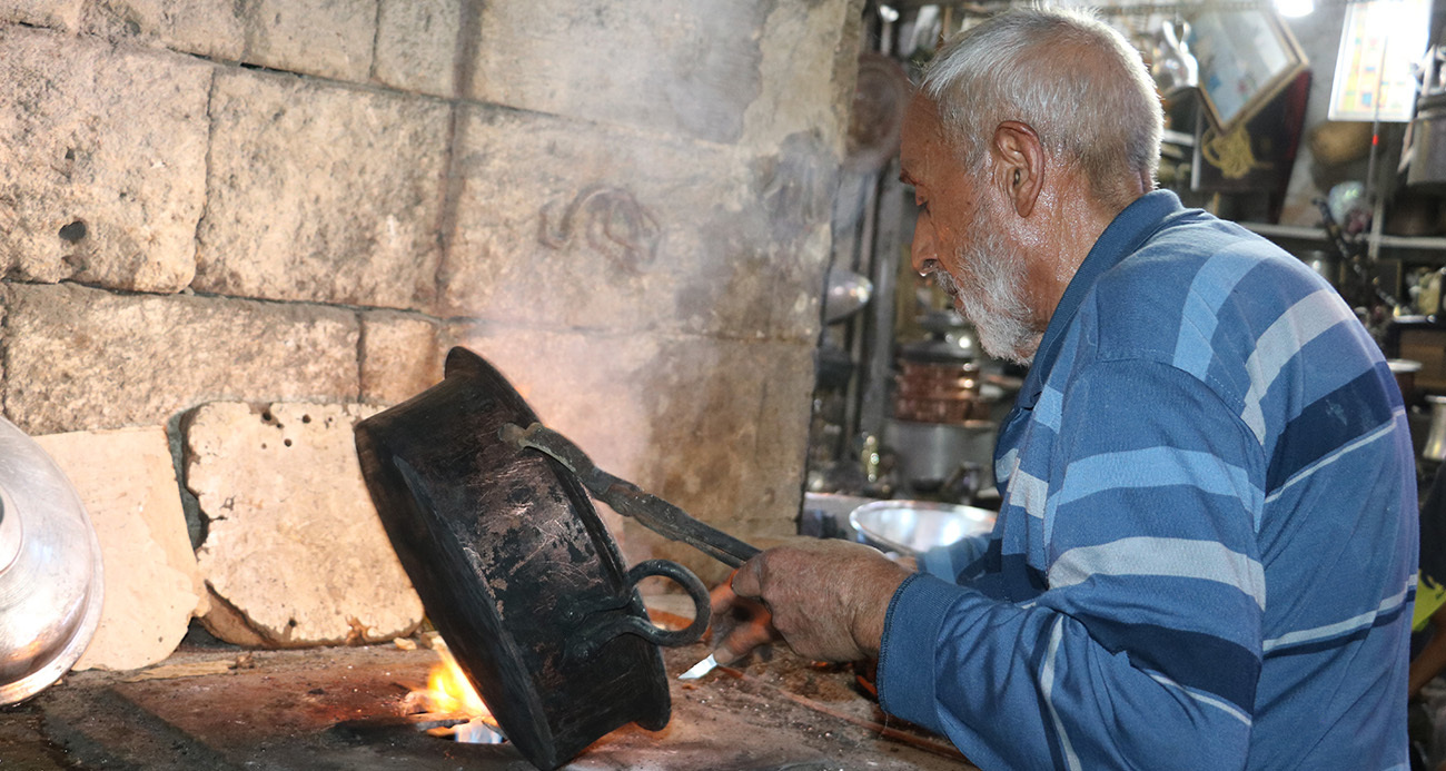 Kalay ustası 75 yıldır mesleğini aşkla sürdürüyor
