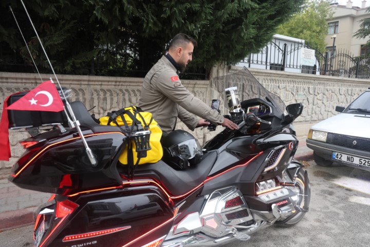 Tam 3 bin 707 kilometre: Motosikletle umreye gitmek için yola çıktı