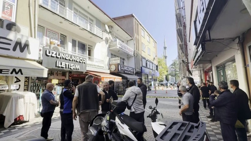 Çatırdama sesleri paniğe sebep oldu: 2 katlı bina tahliye edildi