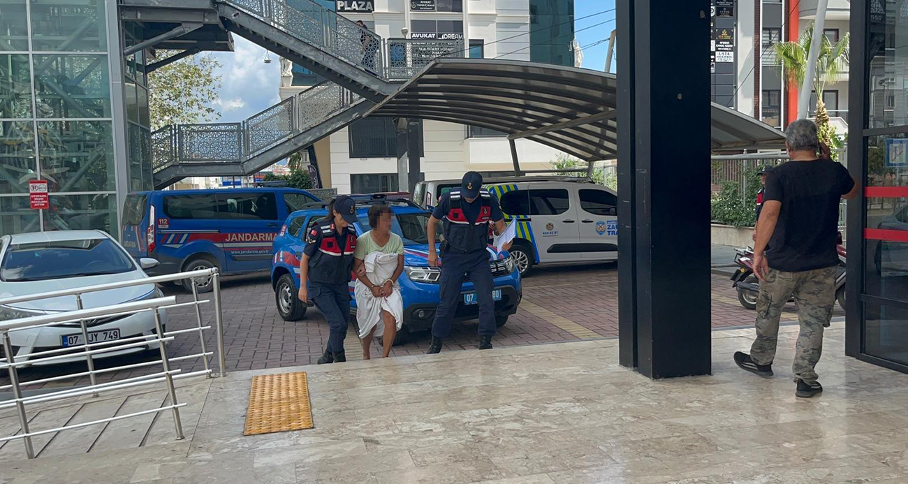 Alanya’da mobilya dükkanını ve minibüsü ateşe veren kadın tutuklandı