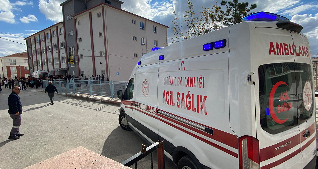 Tavuk döner yiyen 30 öğrenci hastanelik oldu