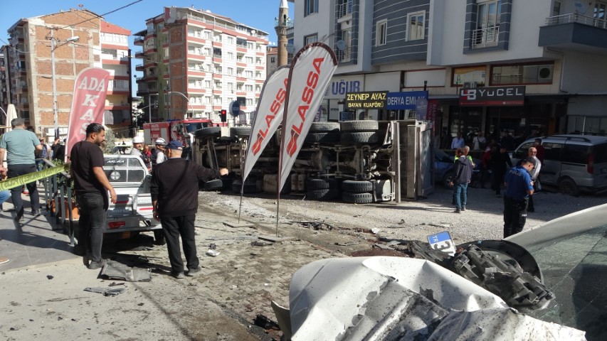 Malatya’da freni patlayan hafriyat kamyonu dehşet saçtı: 5 yaralı