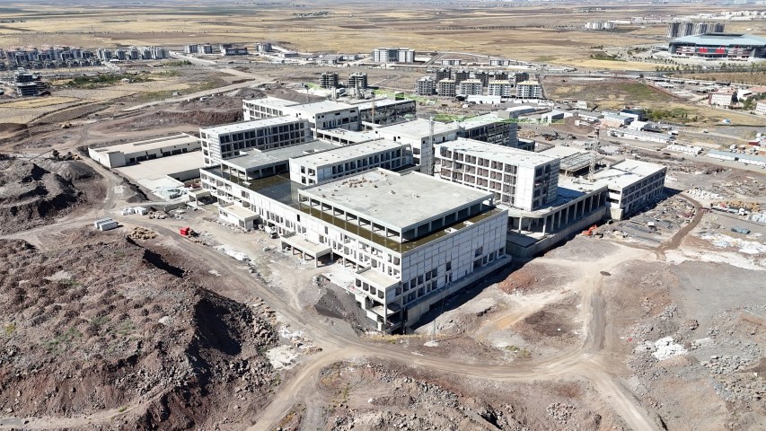 Diyarbakr ehir Hastanesinde inaat almalar hzla devam ediyor