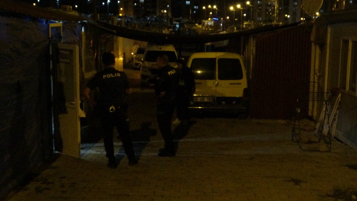 Tuvalette silahlı saldırıya uğradı