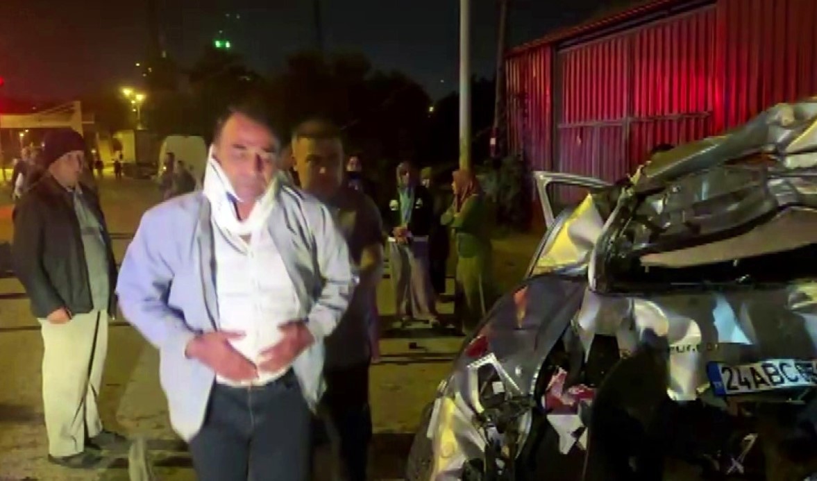 Şoför mahalli dışında hiçbir şey kalmadı: Yaralı sürücü yürüyerek ambulansa gitti