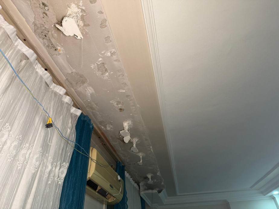 Fatih’te bir evin tavanı deprem sebebiyle çöktü