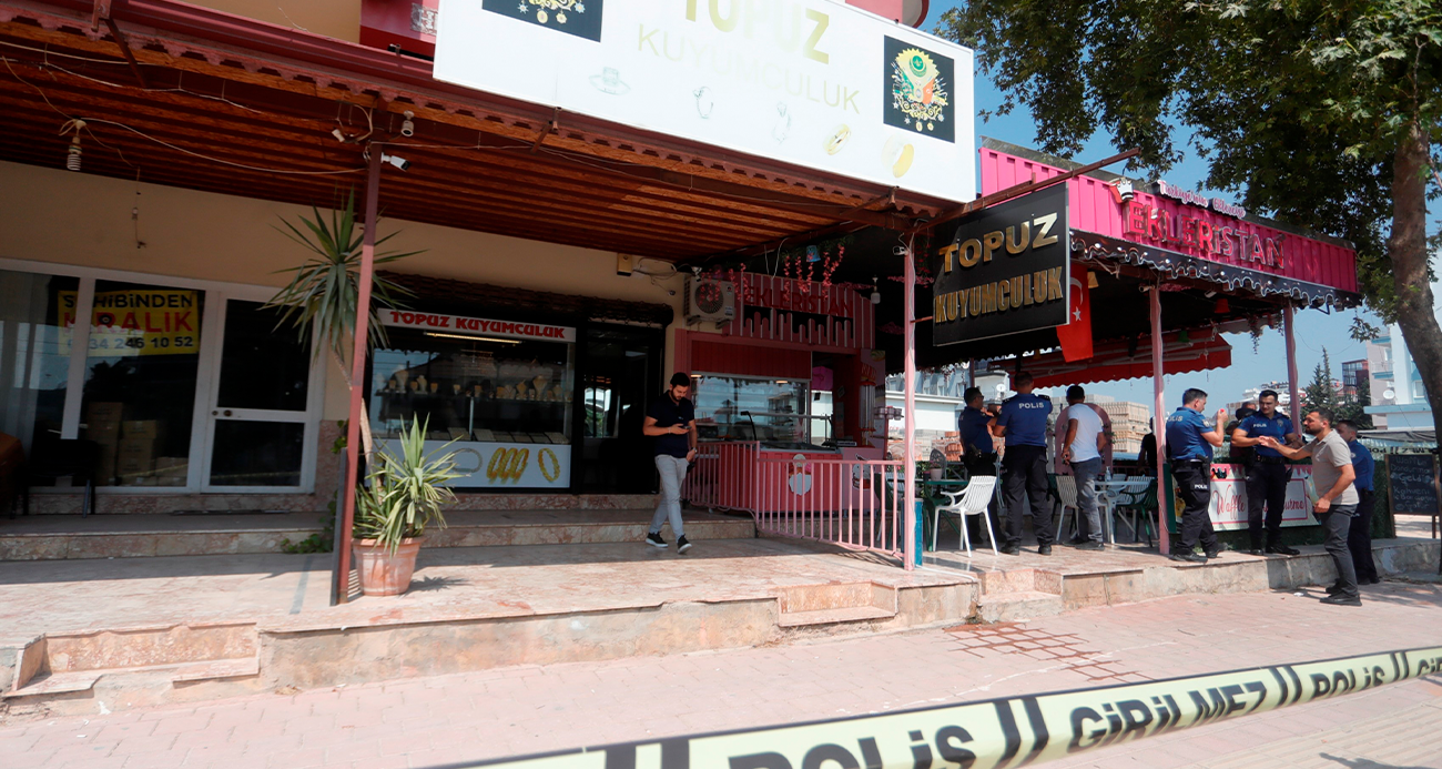 Elinde bıçakla girdiği kuyumcudan 18 adet bileziği alarak kaçtı